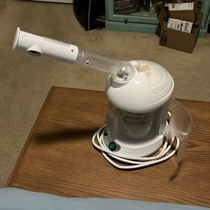 Personal facial steamer